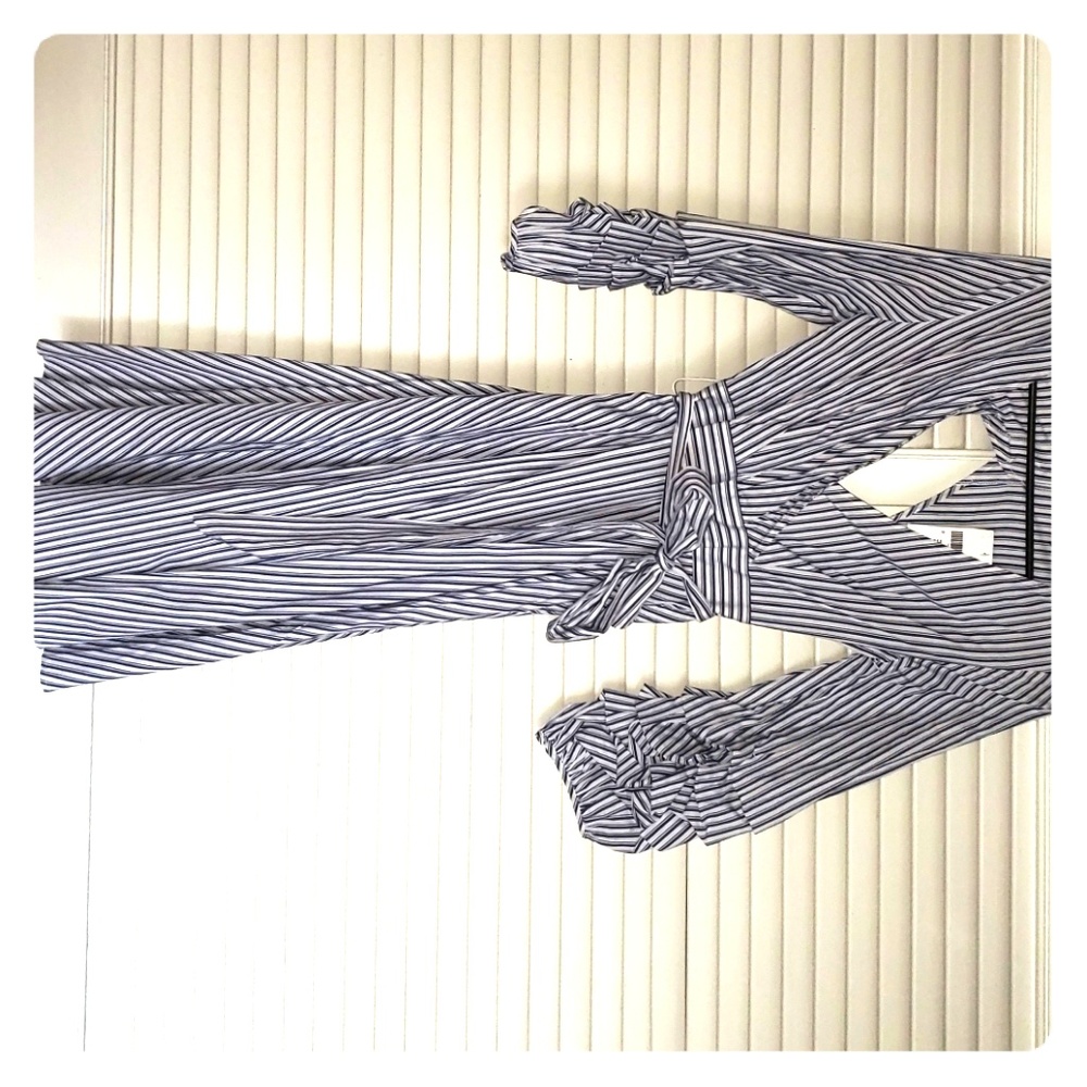 Cutout back ,Stripped bell sleeve dress